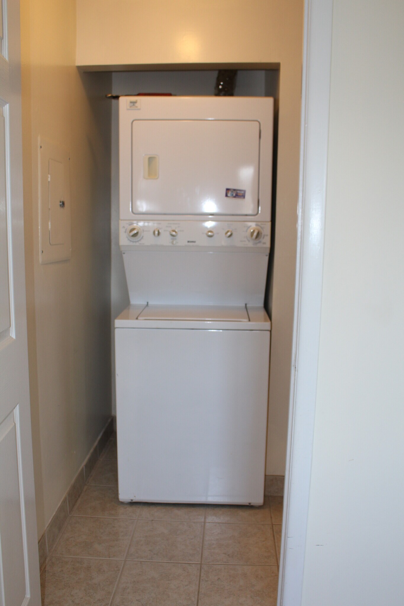 Building Photo - 812 Aspen Dr