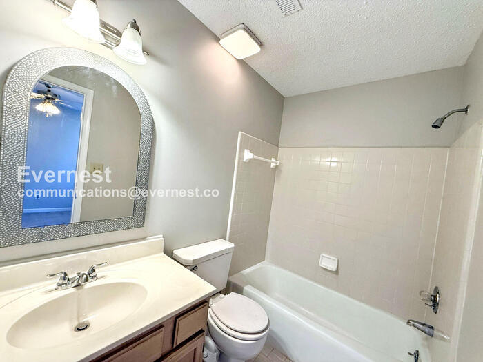 Building Photo - 713 Carr Ave