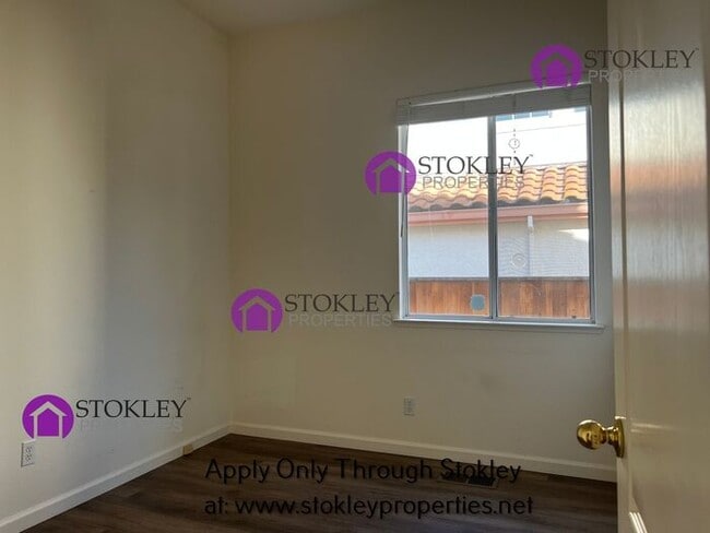 Building Photo - 2133 Bluerock Cir