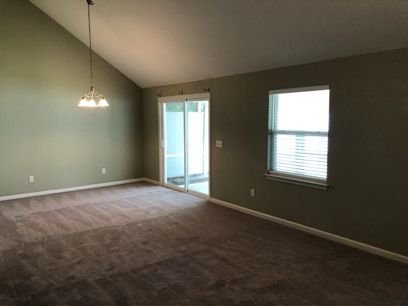 Building Photo - 304 Gary Cir