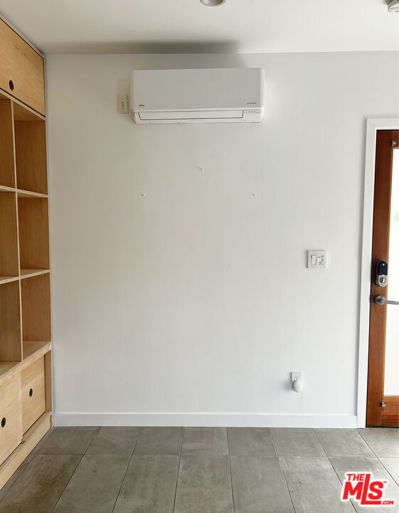 Building Photo - 4448 Elmer Ave