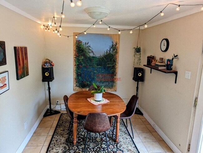 Building Photo - 908 Wolff St