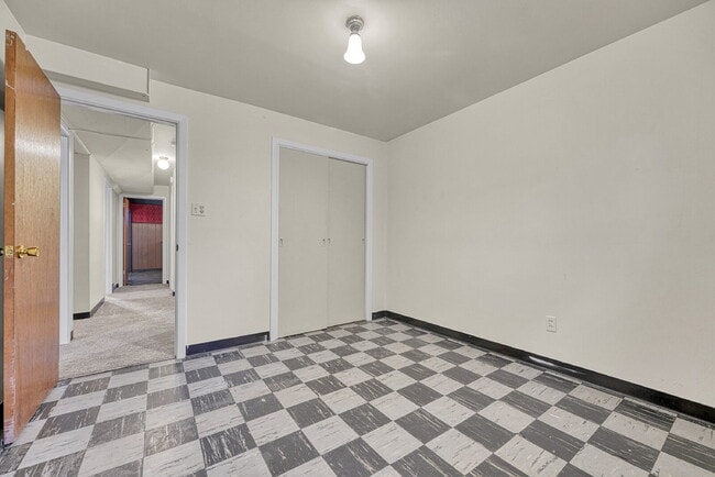Building Photo - $2,445.00, 3-bed, 2-bath located in Denver.