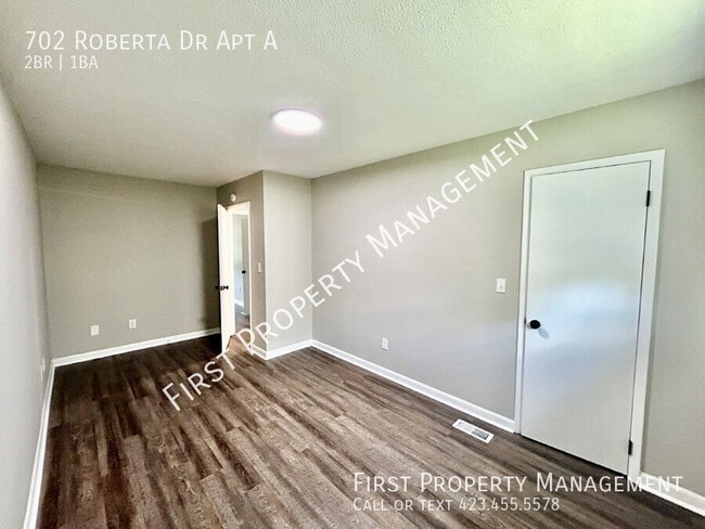 Building Photo - 702 Roberta Dr