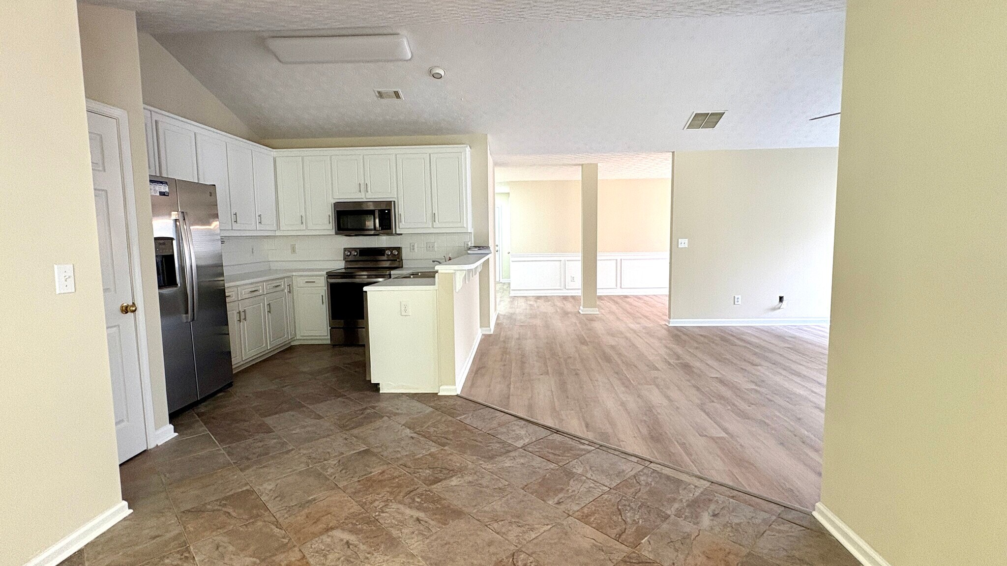 Building Photo - 2336 Pettit Dr