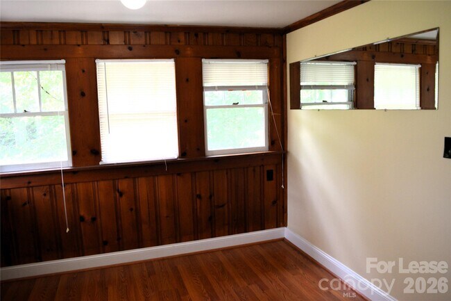 Building Photo - 2736 Peachtree Rd