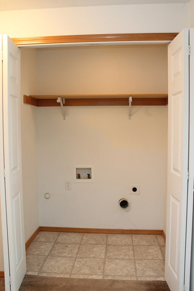 Building Photo - 683 NE 162nd Ave
