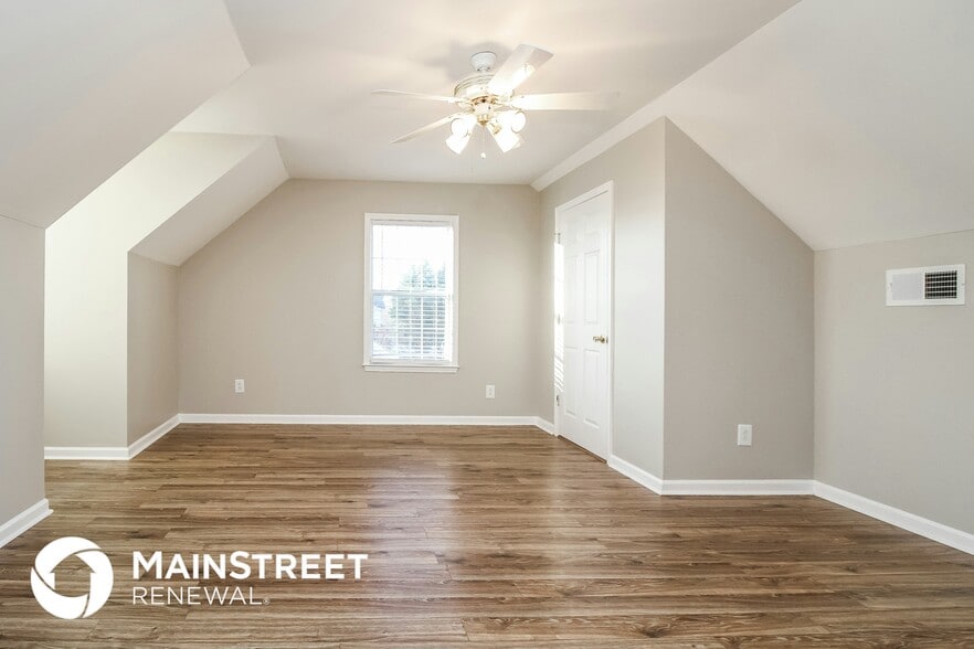 Building Photo - 2861 Sutherland Dr