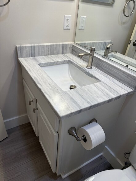 Building Photo - 8003 Pinnacle Point Dr