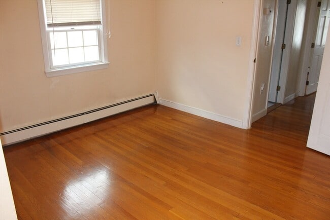 Building Photo - 28 Myrtle St