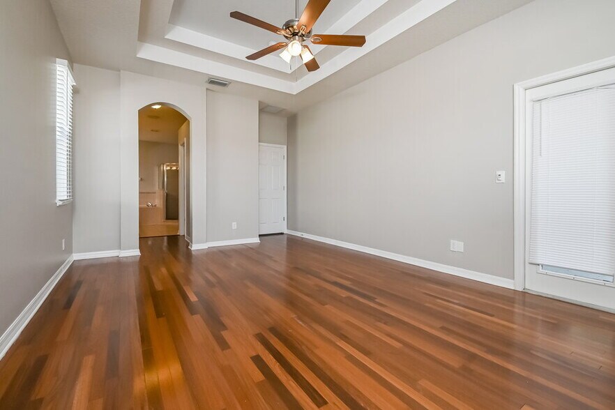 Building Photo - 9411 Laurel Ledge Dr