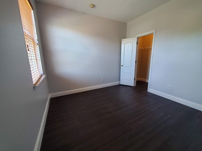 Building Photo - 4062 Markham Pl