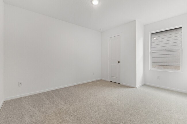 Building Photo - 3415 Rock Ml Dm