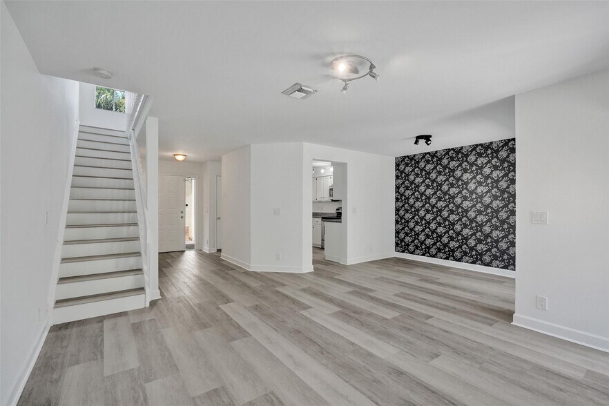 Building Photo - 11652 NW 19th Dr