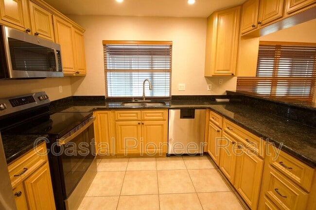 Building Photo - 1817 Laurence Ct