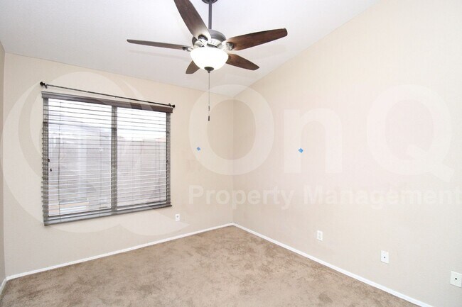 Building Photo - 1092 W Vaughn Ave