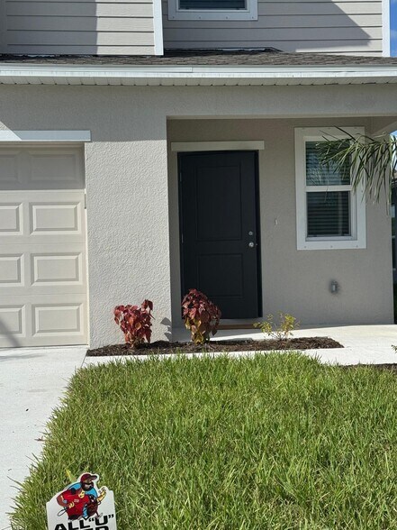 Building Photo - 7111 Weeping Pine Dr