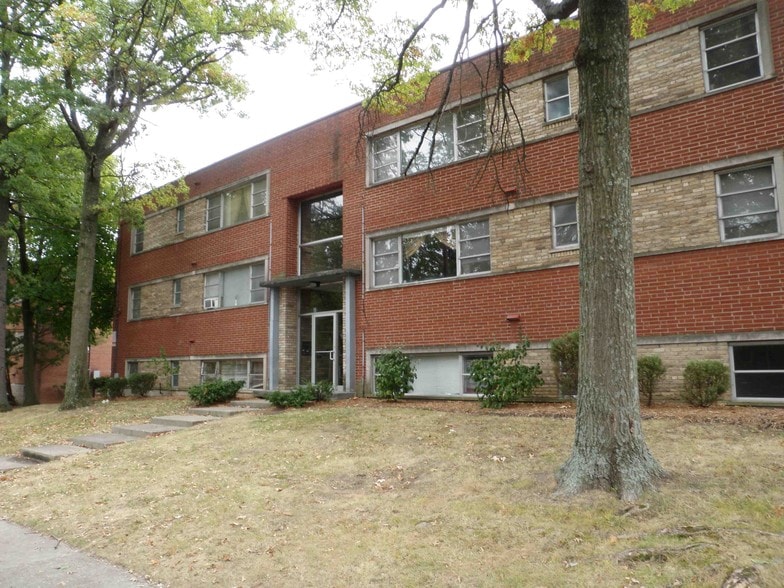 Building Photo - College Crest