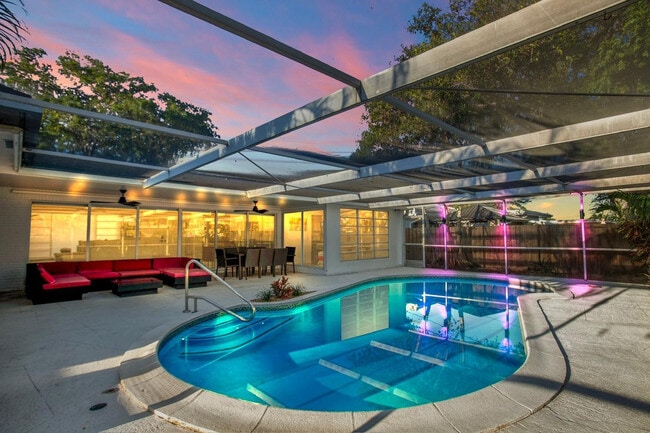 Building Photo - 755 S Rainbow Dr