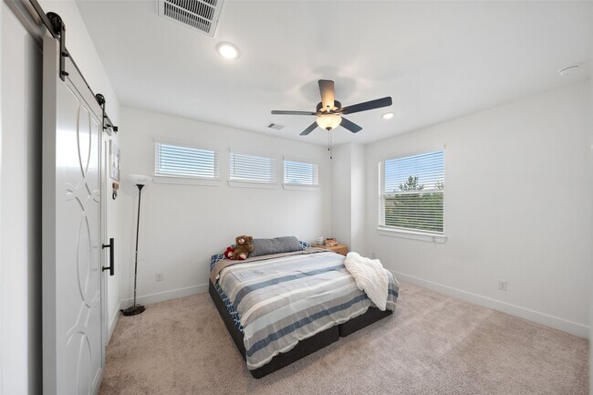 Building Photo - 18814 River Overlook Ct