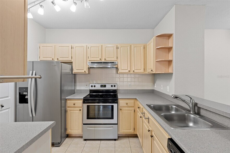 Building Photo - 1175 Lake Shadow Cir