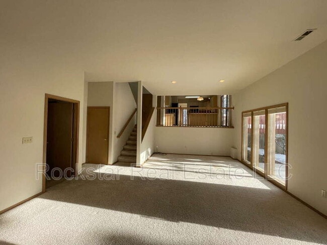 Building Photo - 5605 N Northwood Dr