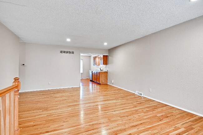 Building Photo - 1019 W 75th St