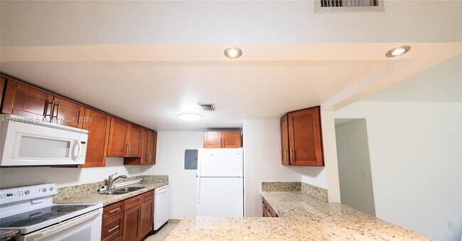 Building Photo - 9300 SW 77th Ave