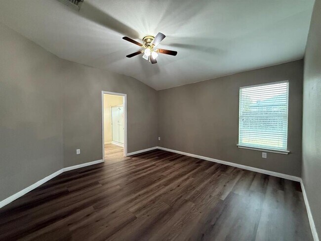 Building Photo - 18017 Busby Dr