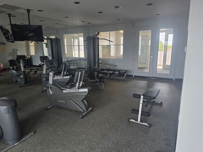 Building Photo - Large 2 Bed 2 Bath Condo in Chula Vista