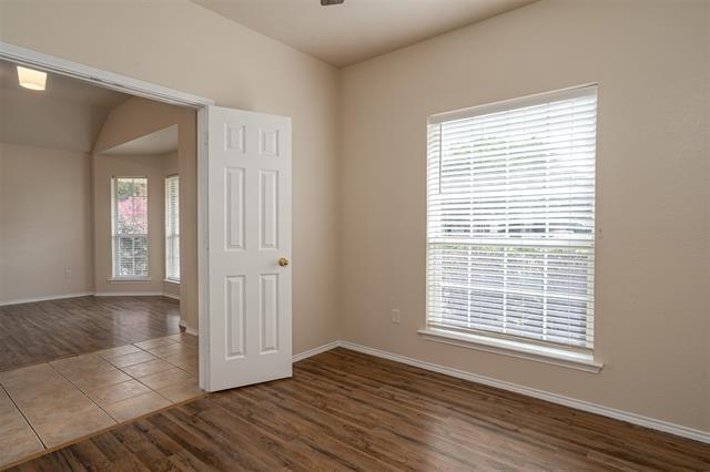 Building Photo - 302 Howard Way Dr