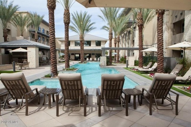 Building Photo - 7100 E Lincoln Dr