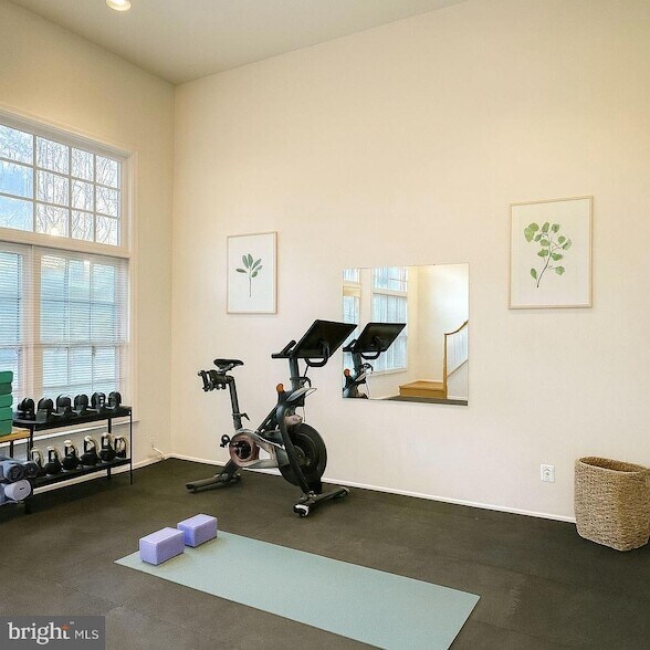 Building Photo - 819 Oak Knoll Terrace