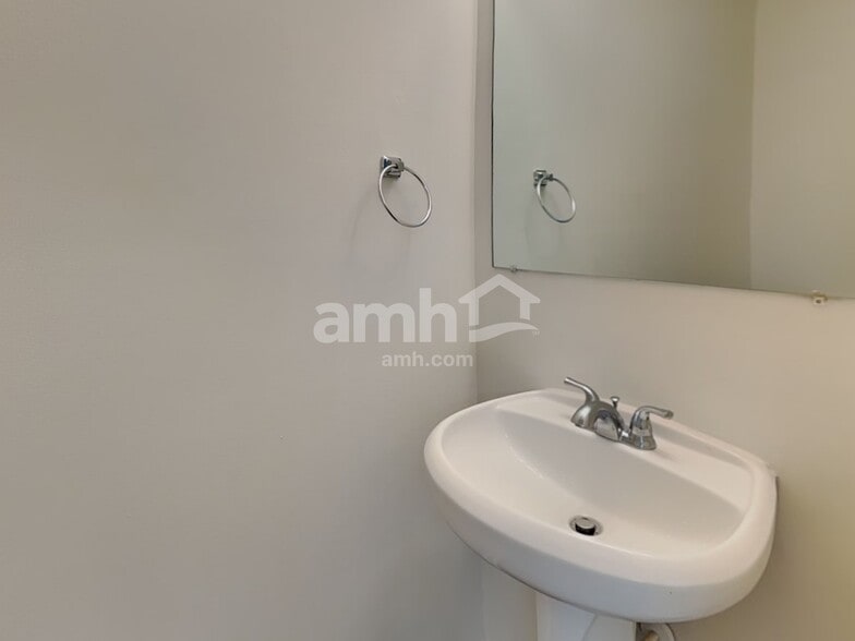 Building Photo - 159 Sailway Rd