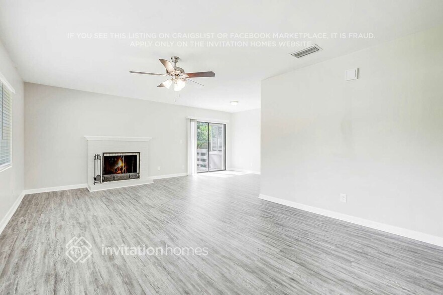 Building Photo - 2459 Mercer Cir S