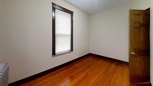 Building Photo - 33 Bellingham St