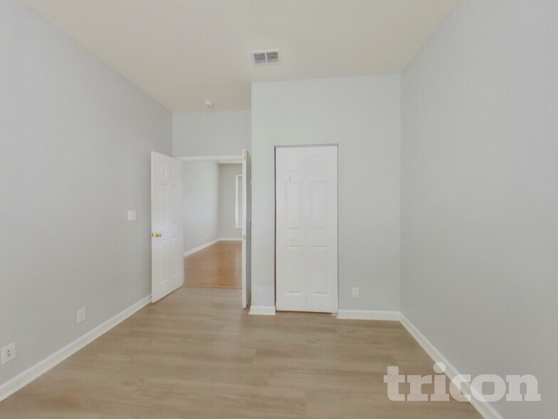 Building Photo - 204 Addington Dr