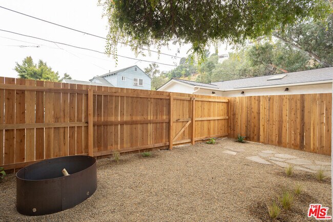 Building Photo - 4949 Sycamore Terrace