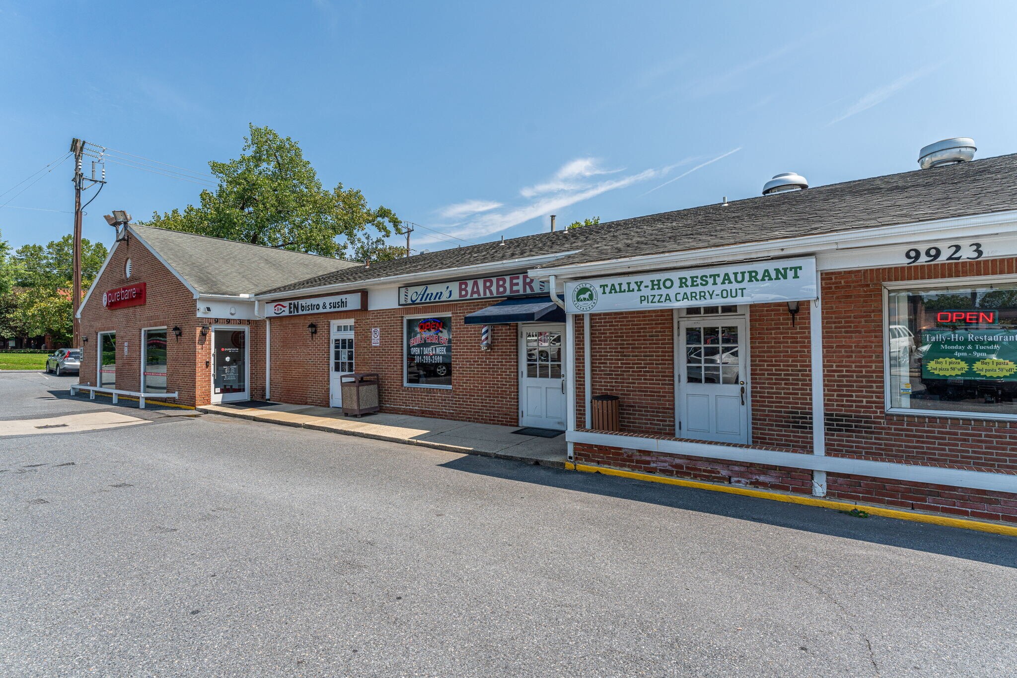 Tally-Ho & En-Bistro Restaurants a few blocks away! - 10108 Donegal Ct