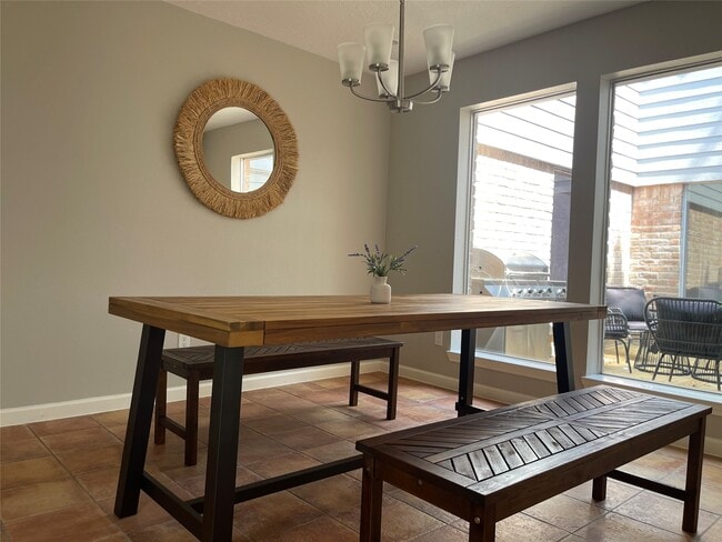 Building Photo - 15630 Pine Mountain Dr