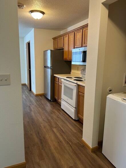 Interior Photo - 1338 MARK AVE