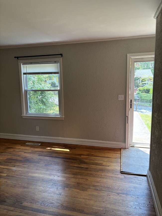 Building Photo - 505 Corona St SW