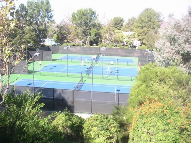 Building Photo - Spacious 4B/3BA Rancho Bernardo Home with ...