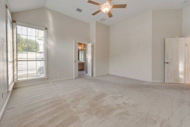 Building Photo - Beautiful 3-2 on unbelievable corner lot w...