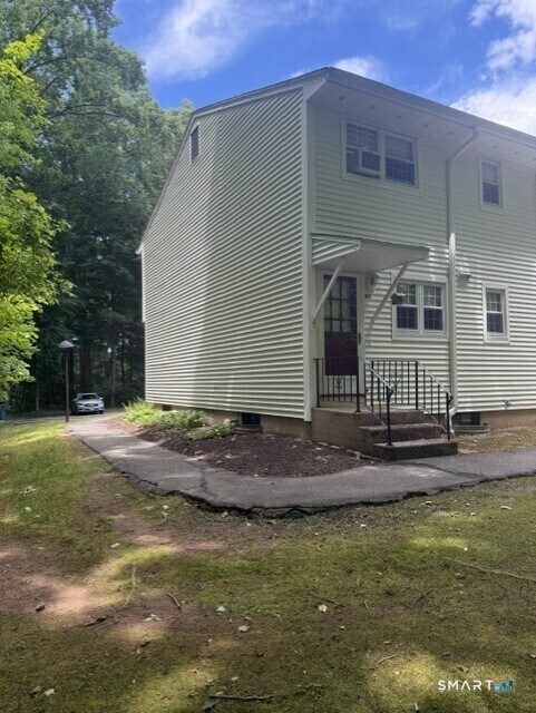 Building Photo - 453 Robin Ct