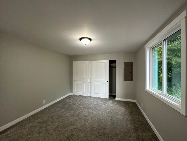 Building Photo - 3113 Harold Dr SE