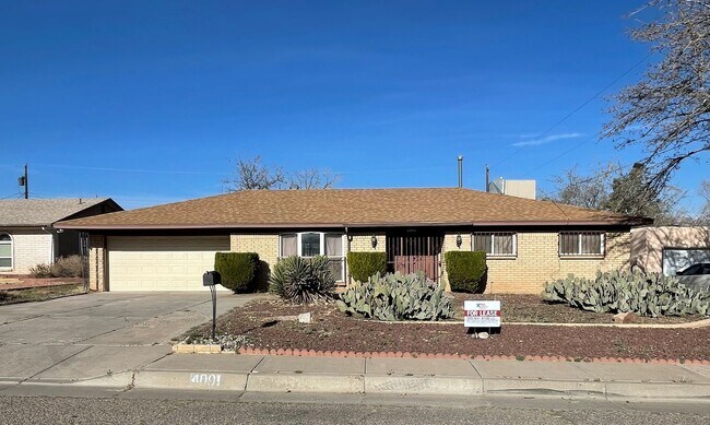 Building Photo - Charming 4-bedroom, 2-bathroom! Showings available NOW!