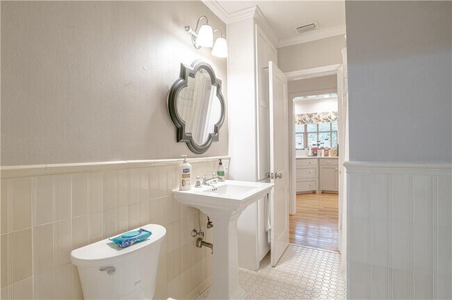 Building Photo - 324 Dalewood Dr