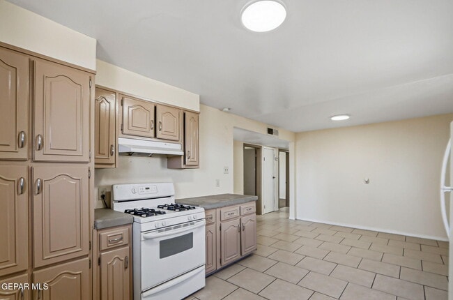 Building Photo - 1105 N Clark Dr