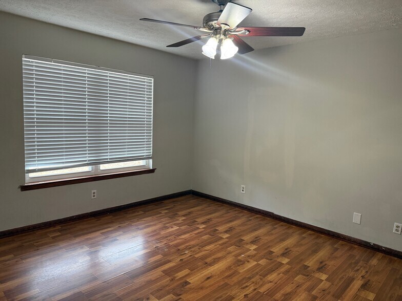 master bedroom - 255 Falcon Dr